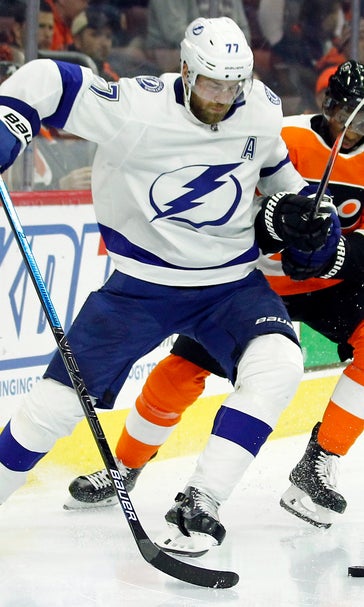 Cirelli lifts Lightning to wild win over Flyers